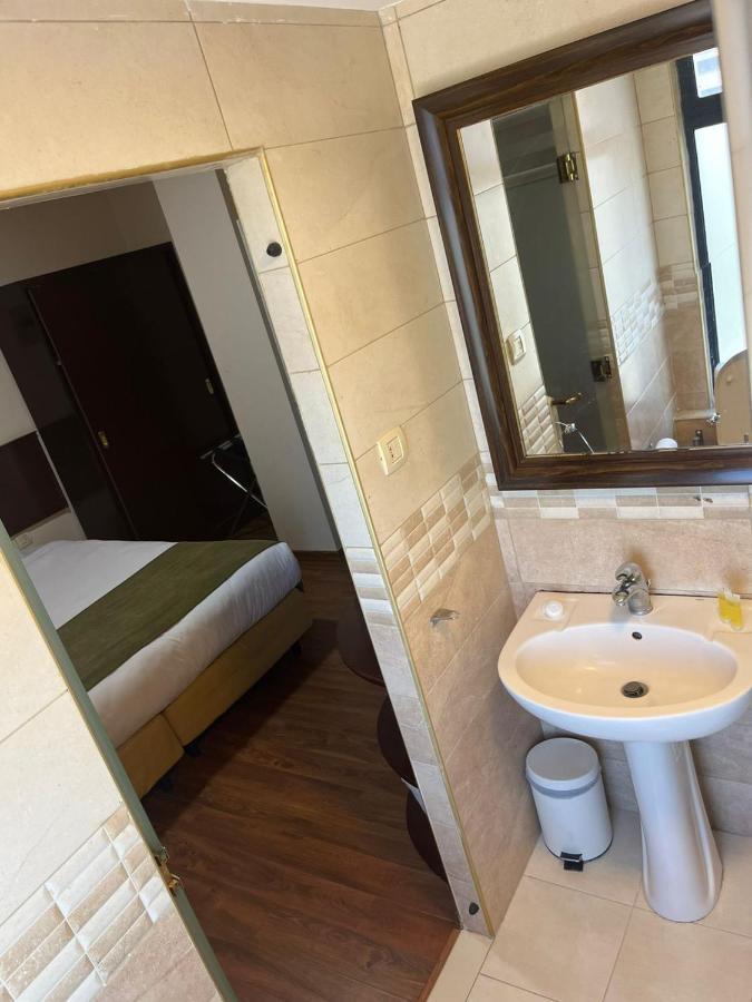 Rozana Hotel Амман Екстер'єр фото