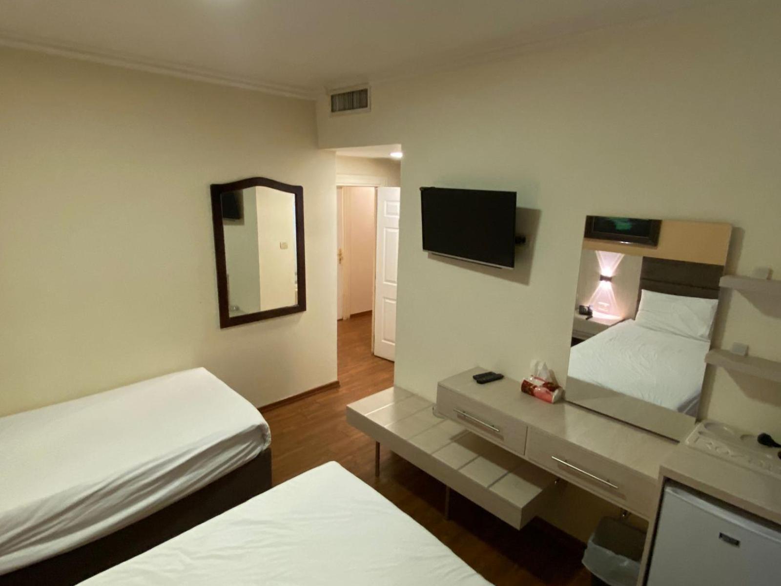 Rozana Hotel Амман Екстер'єр фото